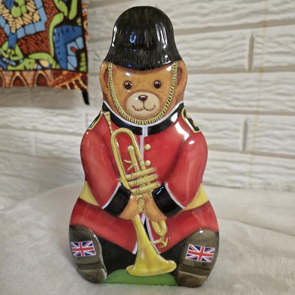 Toffees Churchill's Royal Guard tin